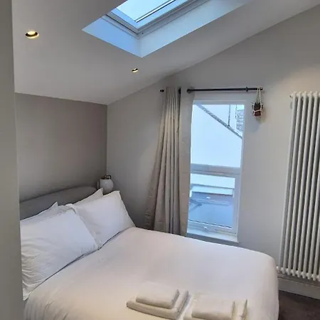 Apartman Ship Shape Fashion *