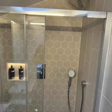 Ship Shape Fashion Apartman Bristol