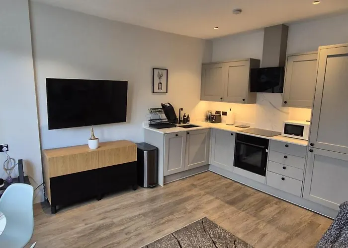 Ship Shape Fashion * Bristol