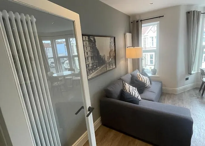 Apartman Ship Shape Fashion *