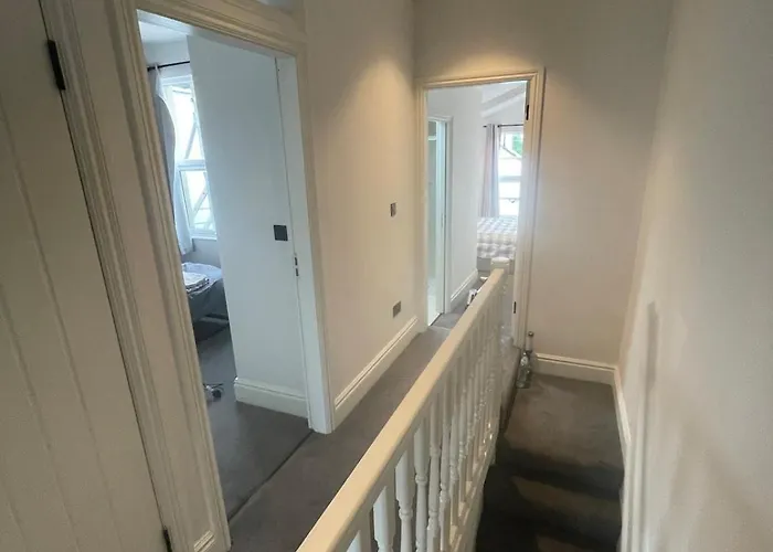 Apartman Ship Shape Fashion