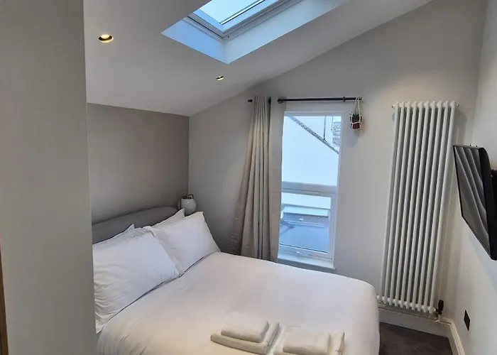 Apartman Ship Shape Fashion *